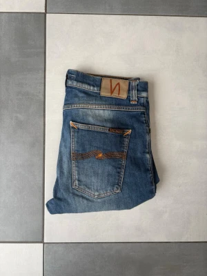 Nudie Jeans Herr  - Nu säljs Det nudie Jeans i storlek W31 och L32! De är i riktigt gott skick och har en fin tvätt🤩 Modellen är Lean Dean. De är 100% authentic såklart✅ Vid en snabb affär kan priset sänkas👍 Hör av vid minsta fundering✅ Alltid frakt inom 24h✅