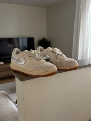 Nike Air Force 1 Travis Scott - Feta Travis skott AF1:s
