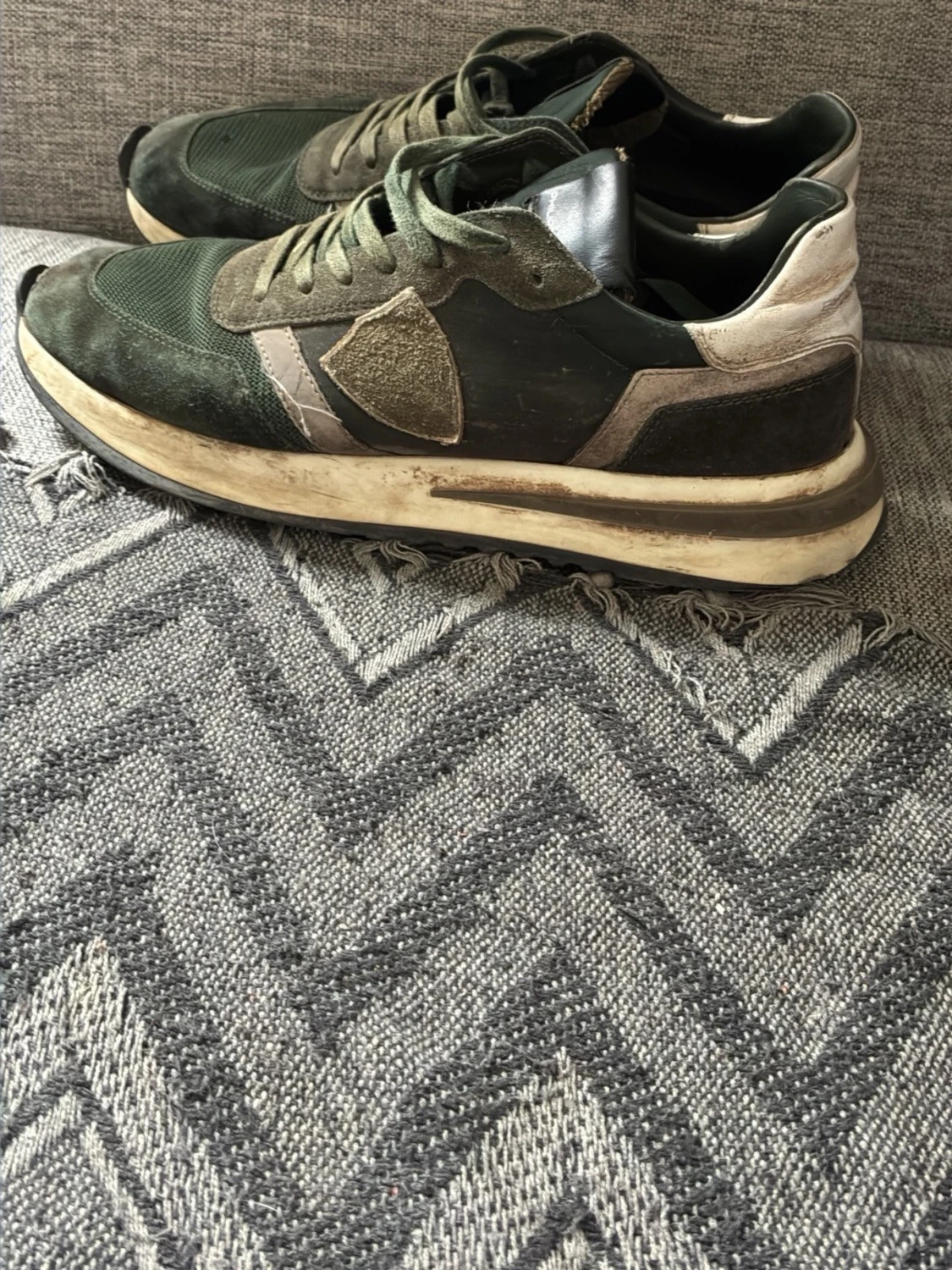 Gröna sneakers med mockadetaljer - 3