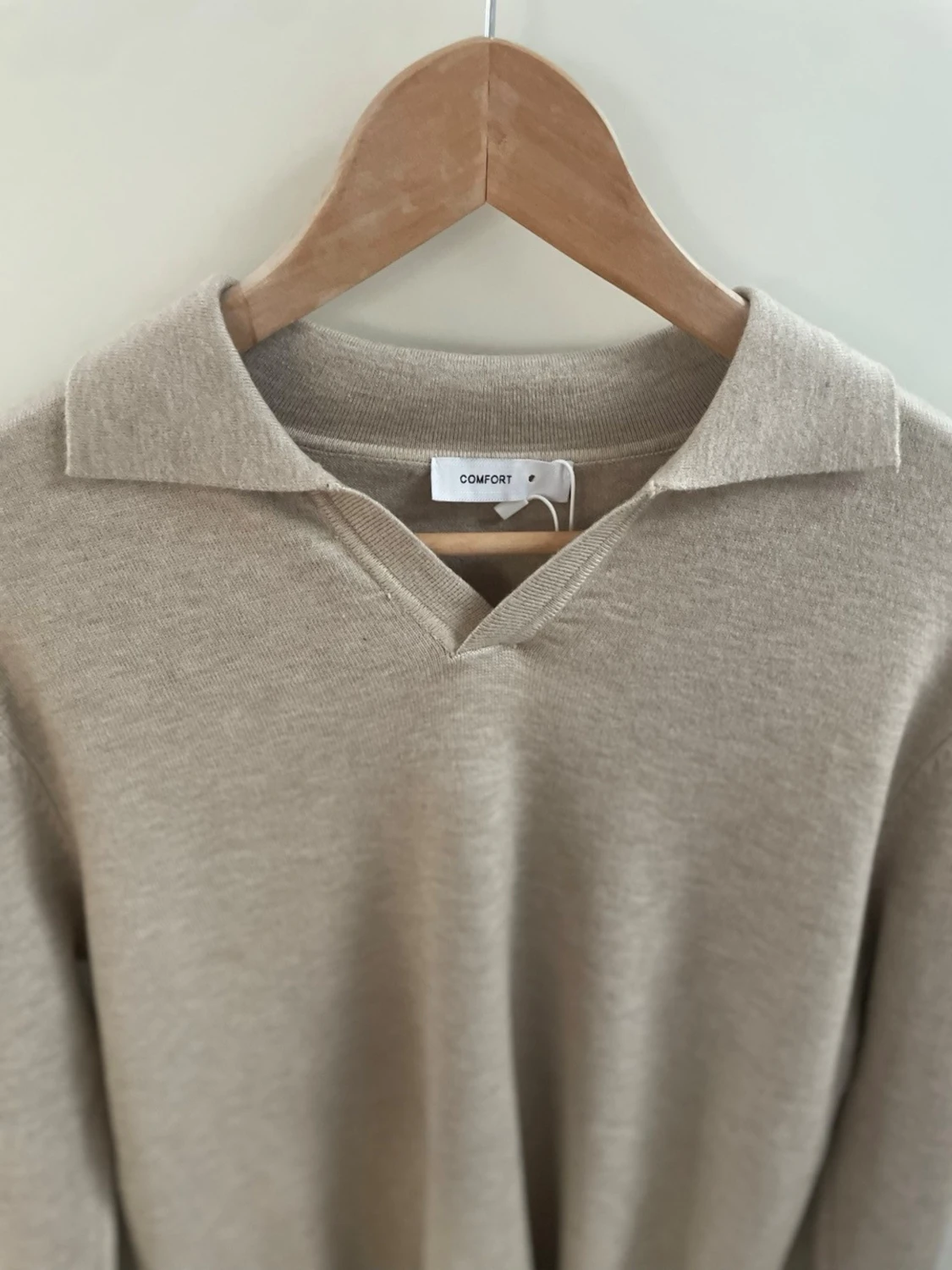 Beige stickad tröja med krage - 2