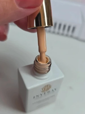 Beige gel polish från Inveray - Säljer ett UV/LED gel polish från Inveray i en snygg beige nyans. 95 kindness 