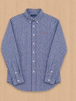 Ralph Lauren skjorta - Tjena, jag säljer en riktigt snygg och sällsynt Ralph Lauren skjorta😁 Den är i mycket bra skick och har inga fläckar eller skador☺️ Den är självklart äkta✅ Skicka om du har några frågor och kom gärna med rimliga bud😄