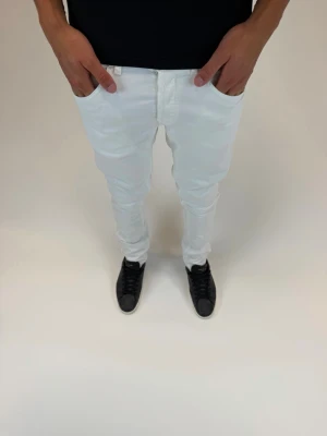 Dondup Jeans George  - Dondup Jeans George  Storlek 32 Ny pris 4000 kr 