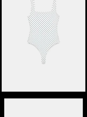 Vit prickig Zara body - Säljer ni min Zara body då den var för liten för mig i storlek S 