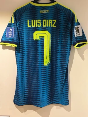 Colombia Vm 2026 Luiz Diaz - En Colombia Vm tröja 2026 i spelar version, storlek L helt ny 