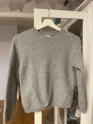 Stickat tröja - Stickat tröja från Kappahl. Aldrig använt men har blivit lite knopprig av att sitta i garderoben 
