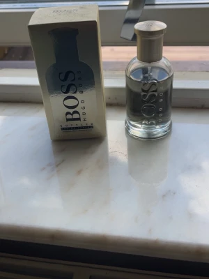 Hugo Boss Bottled EDP - Tjo!! Säljer denna boss edp parfymen! Doftnoter: äpple, bergamott, kardemumma, kanel, vetiver och mysk! Perfekt för kommande höst och vinter
