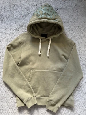 SYNA Hoodie - Fräsch Grön Syna World hoodie (Central Cee’s egna klädmärke). Passar som S/M. För mer bilder eller frågor är det bara att skriva! 