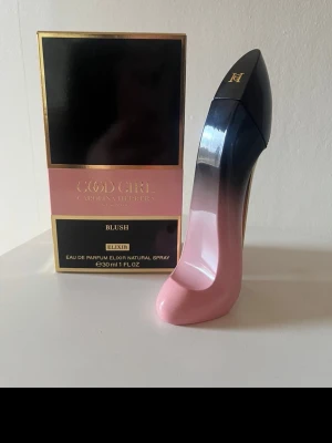 Carolina Herrera Good Girl Blush Elixir parfym - Good Girl Blush Elixir från Carolina Herrera i 30ml. Endast provdoftad på så som ny! 