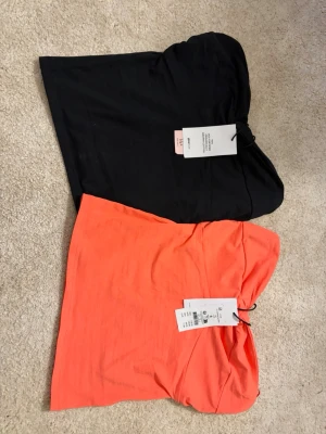 2 st bandeau toppar  - Helt nya. Nypris är 219,9kr. 
