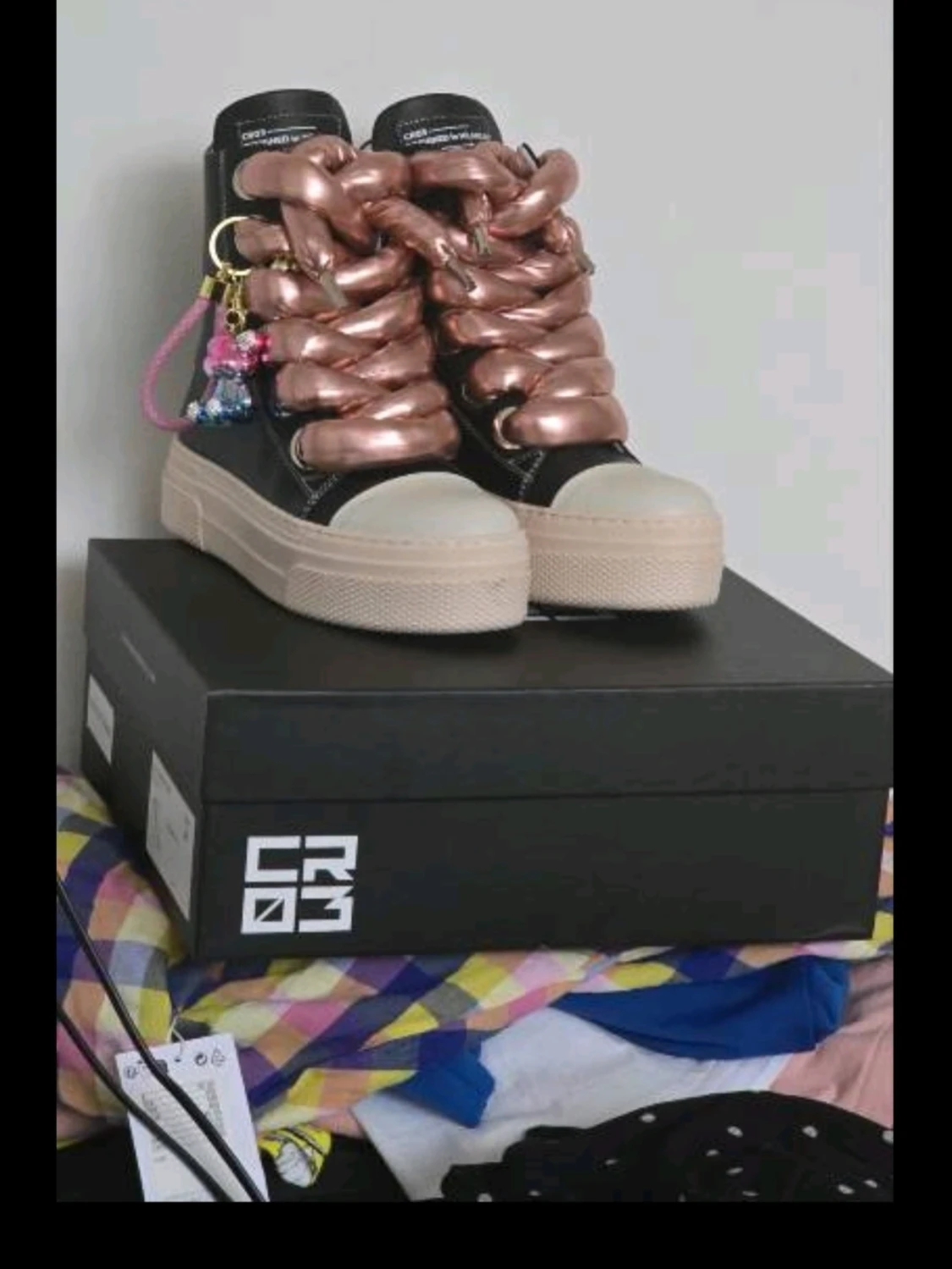 Chunky svarta sneakers med metallic snören - 1