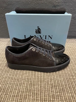 Lanvin skor - Hej, säljer nu dessa svin snygga lanvin skor. Skorna är i grymt skick!  Begränsat antal boxar och dustbag. Hör av dig vid frågor.