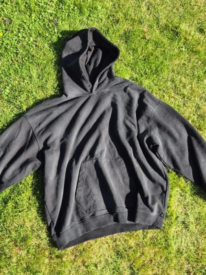 Distressed svart hoodie - Högkvalitativ distressed hoodie från kinas bästa unbranded suppliers (artiemaster)