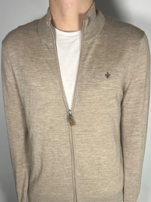 Morris merinoull helzip - 👕 Plagg: merinoull zip                                                               📏 Storlek: M                                                                🏷️ Märke/Modell: Morris                                           ✨ Skick: Fint skick                                                        💬 Vid frågor är det bara att skriva!                                                                                          🛍️ Gramenti