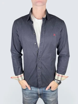 Burberry skjorta - Storlek: M || Skick: Mycket bra|| Nypris: Ca 5000kr || Följ för liknande produkter 🌊🍾