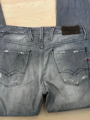 Replay Anbass Jeans - Replay anbass jeans som jag ej finner några fel med. Storlek W30/34 🚨 Vid minsta lilla fråga är det bara skriva. 🫡