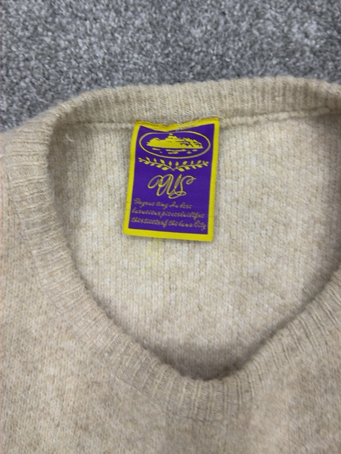 Beige stickad tröja med stjärntryck - 1