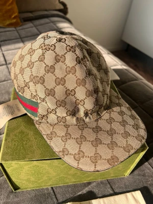 Beige GG Supreme keps från Gucci - Äkta GG keps som jag inte använder längre och vill få bort den 