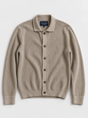 Beige Bonavellid Cardigan - Beige stickad cardigan från Bonavellid Modern Classics i storlek M. Stilren ribbstickad modell med krage och mörka knappar framtill.