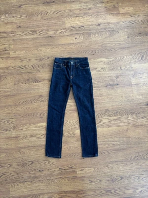 Nudie Jeans - Riktigt fräscha Nudie Jeans för billigt pris! Storlek - 28/32 Original pris ca - 1600kr Hör av er vid frågor och funderingar!