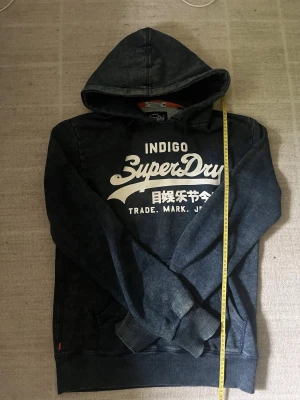 Superdry vintage hoodie  - riktig snygg hoodie från Superdry. Den har snygga blekningar som gör den unik. 