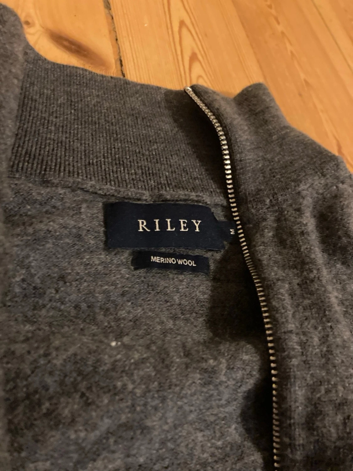 Mörkgrå stickad full zip med krage - 2