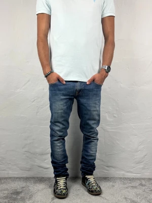 Nudie jeans  - Ett par riktigt snygga jeans från Nudie i storlek W28 L32 i modellen  Tight Long John