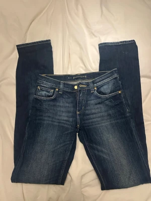 Low waist jeans  - Snygga lågmidjade jeans med bootcut. 26/32 passar som en S 