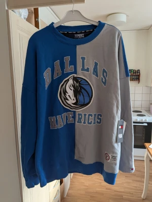 Helt ny Tommy Jeans tröja. Storlek XXL - Jätte fin tröja från Tommy Jeans. Helt ny. Storlek XXL. 