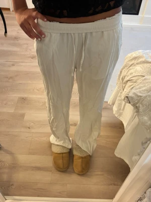 Linnebyxor  - Supersköna linnebyxor. De är ostrykta. Kolla gärna mina andra annonser! 💌
