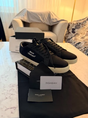  Saint Laurent court - Stilrena YSL court skor storlek 44!!!!