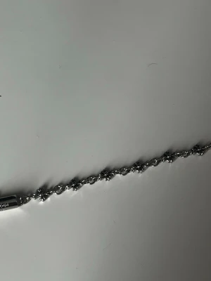Ch armband  - Armband med kors aldrig använt 