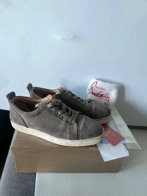  Christian Louboutin - Säljer ett par Loubs som är använda men fortfarande har en del att ge. Hör av er vid frågor