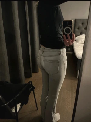 Lågmidjade bootcut jeans  - Lågmidjade bootcut jeans från lager 157. Storlek xs full lenght 