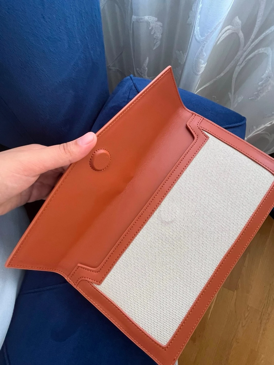 Beige kuvertväska med bruna detaljer - 3