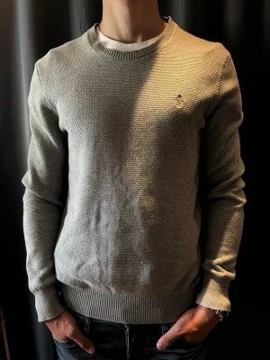 Crewneck Ralph Lauren  - Crewneck från Ralph Lauren!                         Storlek: M                                                                   Färg: Grå                                                                    Skick: 9/10                                                                  Nypris: 2000kr                                                          Hör av er vid frågor o funderingar!