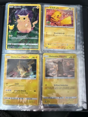Samling Pikachu Pokémonkort - 1200 med perm 1100 utan perm Säljer en samling Pokémonkort med Pikachu-motiv. Korten har olika designer, vissa på engelska och japanska, och inkluderar även Detective Pikachu-varianter. Perfekt för dig som gillar Pokémon och vill utöka din samling med unika och färgglada kort.