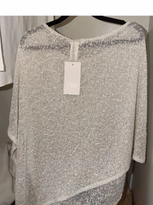 Populär poncho från Zara med metalltråd  - Helt ny med prislapp  nypris 369