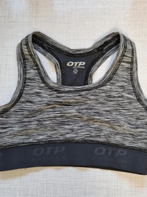 Grå sport-bh från OTP Extreme - Sport-bh i gråmelerat material från OTP Extreme.