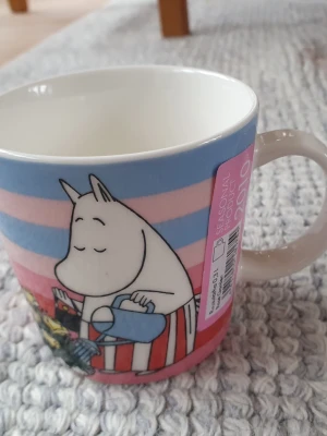 Muminmugg Rosegarden Mumin  - Felfri mugg med etikett kvar. Säljer fler Muminmuggar så kika gärna på mina övriga annonser också. Packar mycket noggrant. 