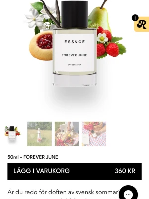 ESSNCE Forever June parfym 50ml - HELT NY! Fräsch parfym i stilren, genomskinlig glasflaska med svart lock. Forever June från ESSNCE har en somrig känsla med inslag av jordgubb, päron och blomnoter. Flaskan rymmer 50 ml