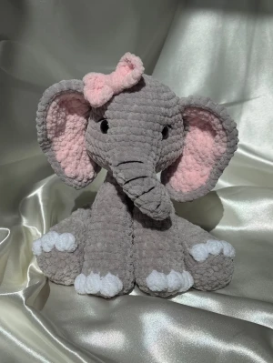Virkad elefant🐘 - En söt och mjuk virkad elefant❣️perfekt som en nalle eller prydnad i ditt rum❤️