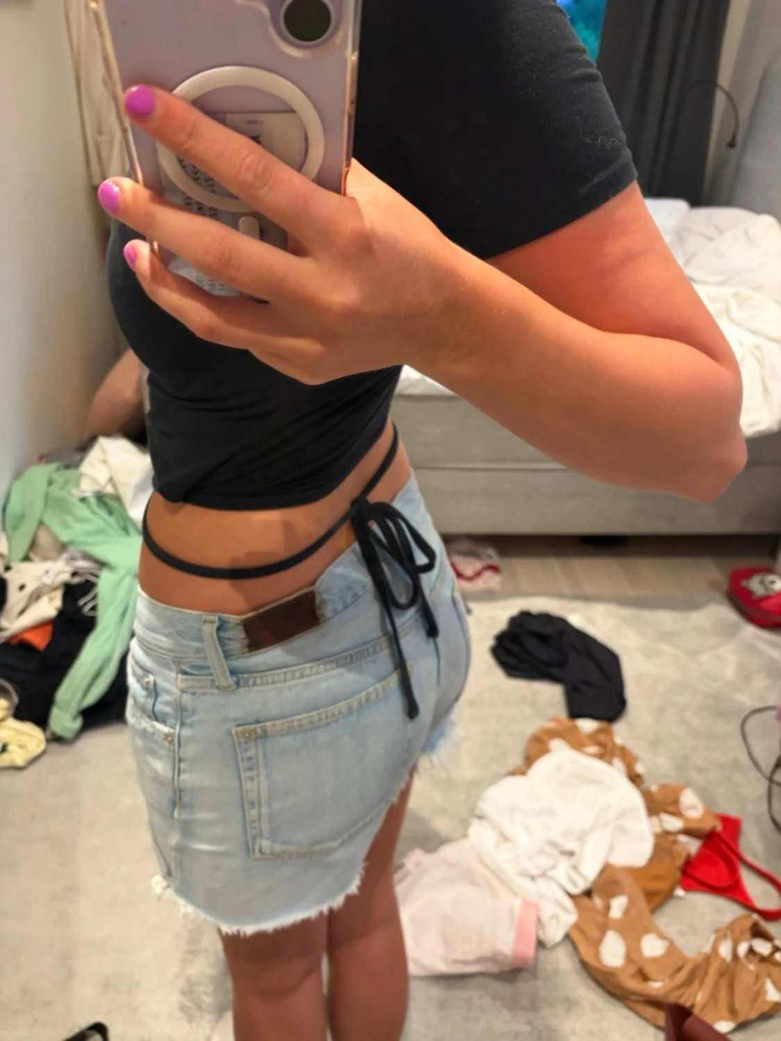 Ljusblå denimshorts med fransig kant - 1