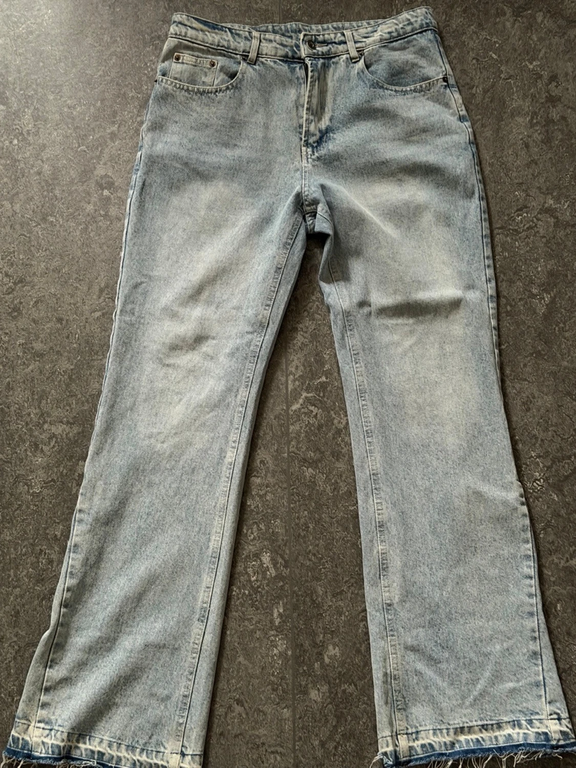 Ljusblå flared jeans
