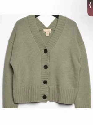 Hm kofta - Kofta från HM i merinowool och cashmere blandning i bra skick några enstaka noppror