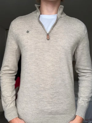 Morris half zip - Riktigt schysst Morris half zip i fint skick. Storlek L från början men krympt lite så sitter som S.