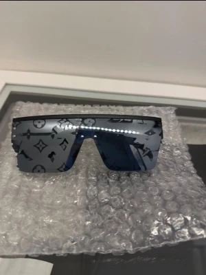 Svarta UV glasögon - Skriv för bättre bild, pris kan diskuteras 