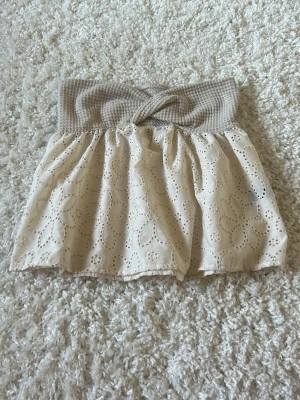 Strapless topp  - Säljer denna topp eftersom den inte passar mig. Köpt här på Plick 🩷