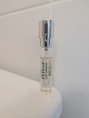 Cozy Goddess Essnce - Liten flaska 8 ml, testad 2 ggr. 