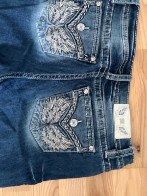  Miss me jeans - Snygga bootcut miss me jeans i storlek W30 i väldigt bra skick. Nypris 2000kr🩷